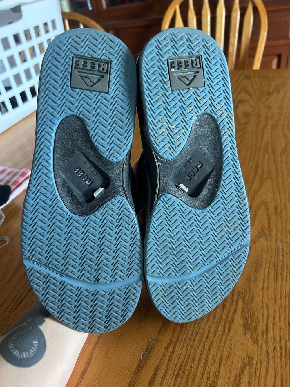 Reef Black and Teal Men’s Cushioned Flip Flops - Picture 3 of 4